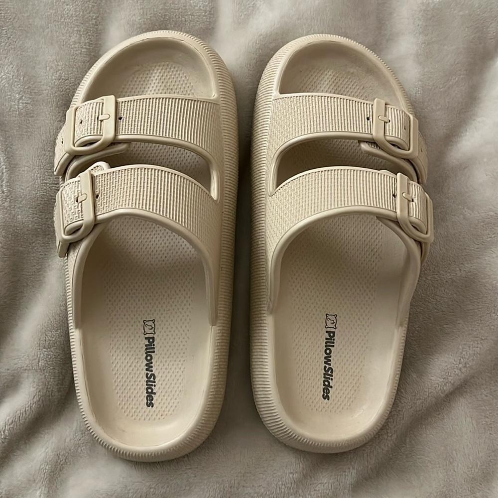 Womens Pillow slides! Size 39/40